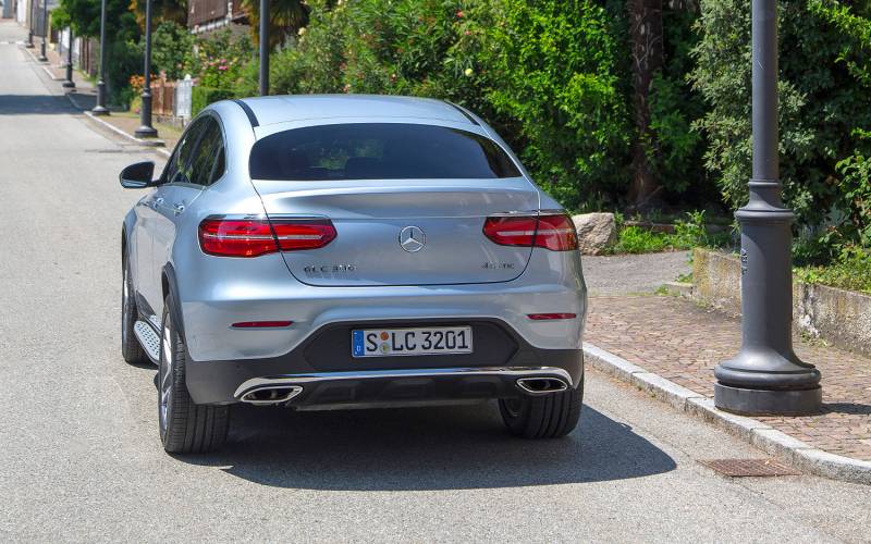 Comparison MercedesBenz GLCClass GLC 300 2019 vs Nissan Murano